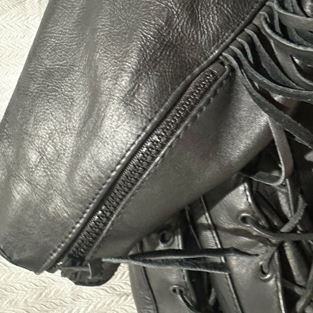 Unik Vtg Black Leather Fringe Jacket - Picture 10 of 16